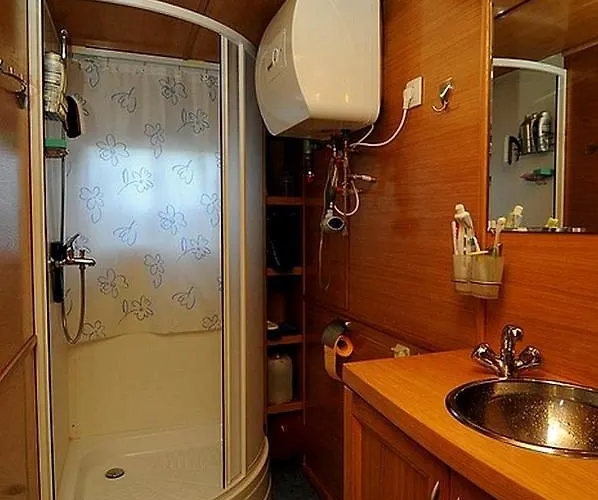 Botel Houseboat Mazury Frajda